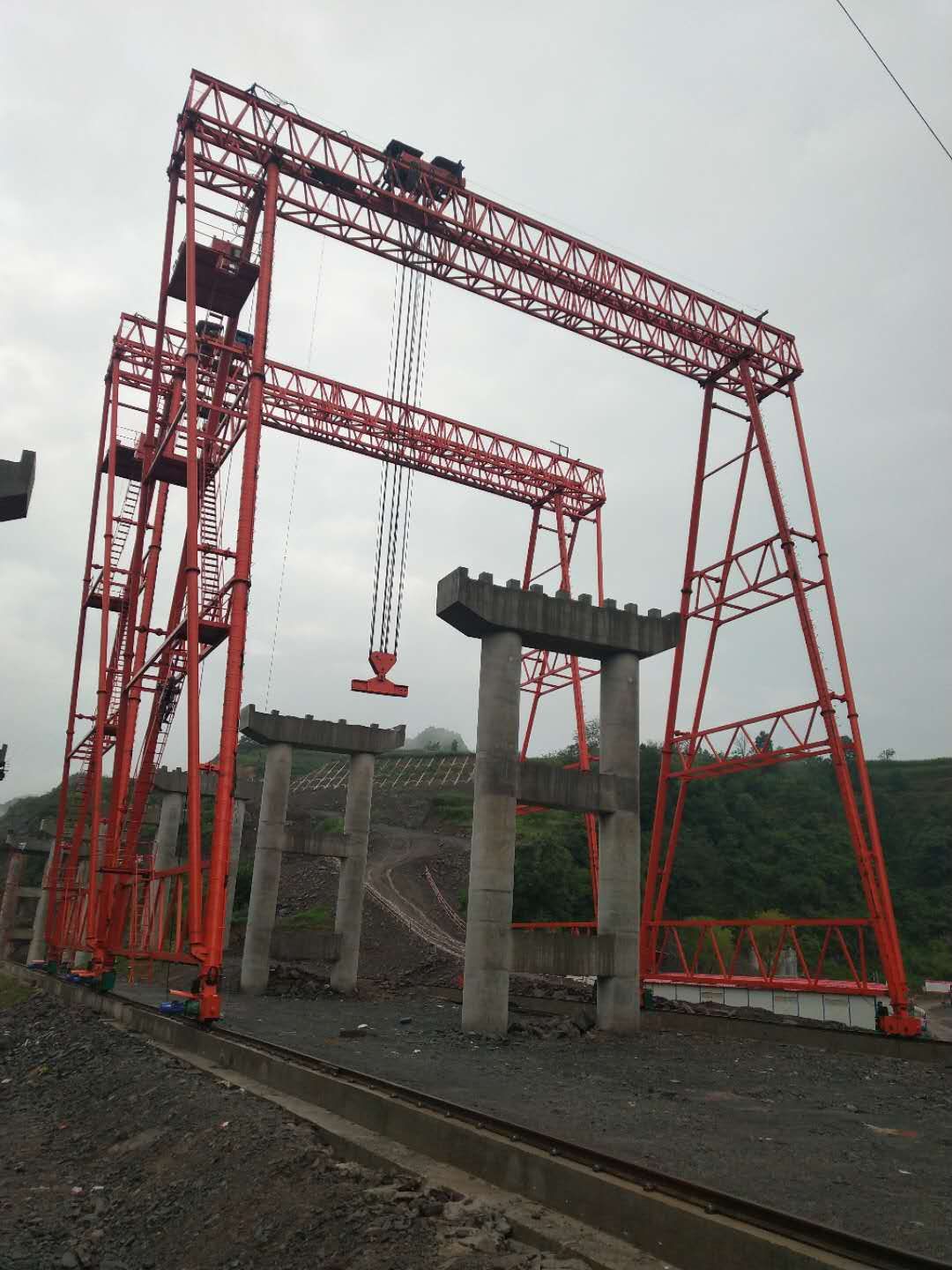 中鐵四局貴陽項(xiàng)目，MG100噸-32米跨38米高龍門吊