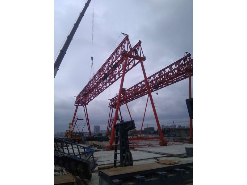 安徽明光至巢湖高速公路滁州段MC-LJ04標(biāo)，采購(gòu)高遠(yuǎn)重型MG8010t-32m-9m龍門(mén)吊二臺(tái)、MH10t-32m-9龍門(mén)吊三臺(tái)生產(chǎn)中