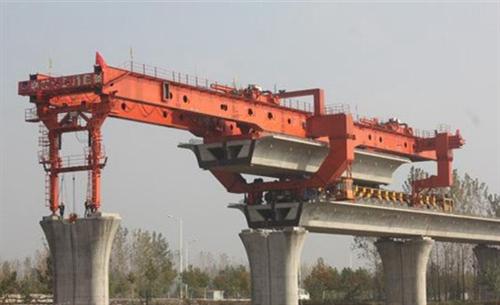 架橋機(jī)是種龐大而復(fù)雜的設(shè)備，具有許多工序日常維護(hù)很重要