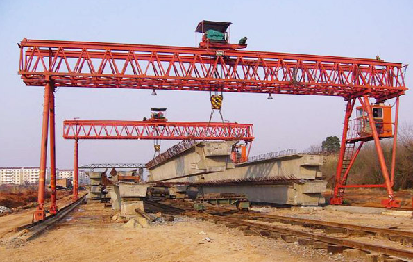 龍門吊地基不夠硬是怎么回事？那我們?cè)撛趺醇庸听堥T吊地基？