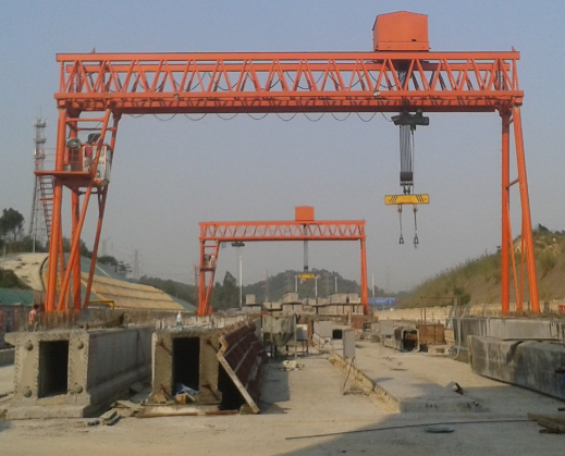 龍門吊更換配件時需要考慮哪些因素？龍門吊更換潤滑脂時怎么樣才能保證我們的安全與龍門吊的正常使用？