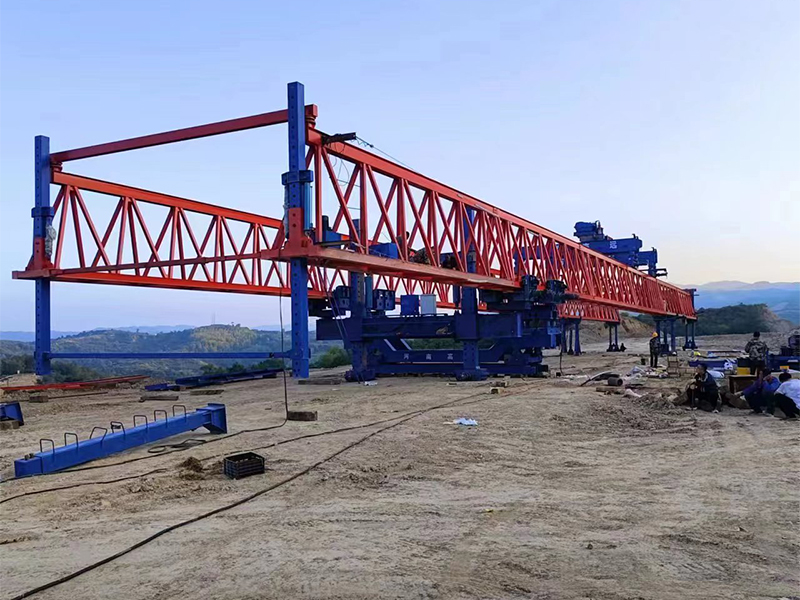 山西路橋離隰高速GYLQ200T-40M自平衡過跨架橋機